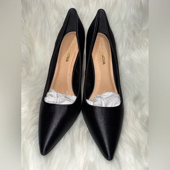 NWOT Fashion Nova Sleek Black Heels Size 11 - Picture 1 of 10